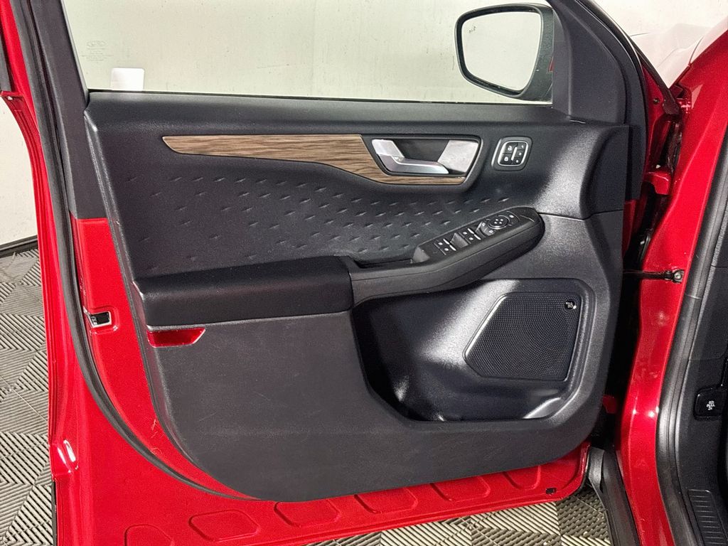 2020 Ford Escape Hybrid Titanium