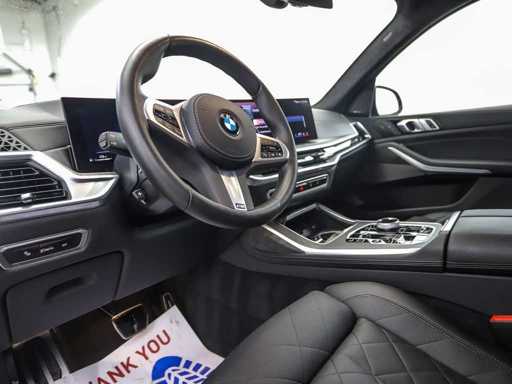 Thumbnail: 2024 BMW X7 - 10