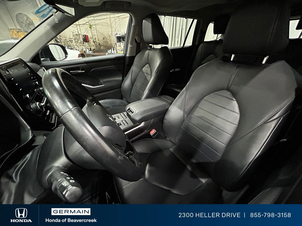Used 2020 Black Toyota XLE image 26