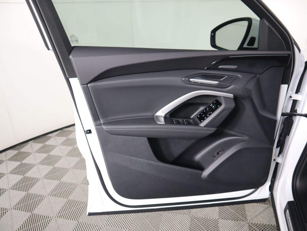 Thumbnail: 2025 Audi Q5 - 26