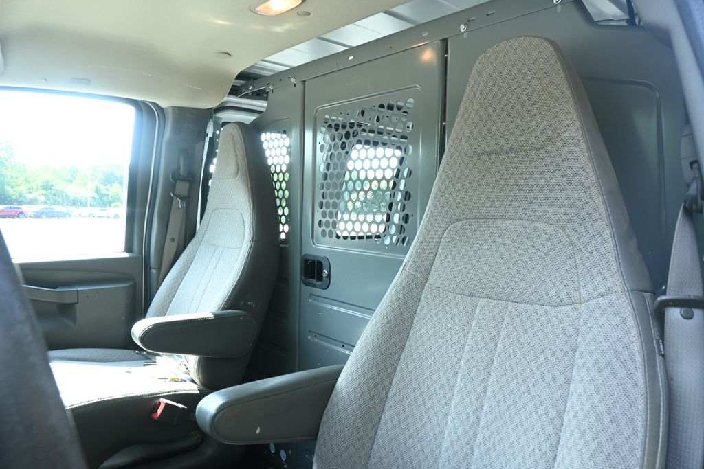 Thumbnail: 2016 Chevrolet Express - 4