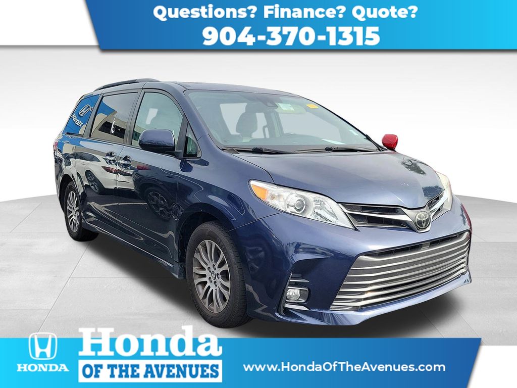 2019 Toyota Sienna XLE 7-Passenger FWD with Auto-Access Seat