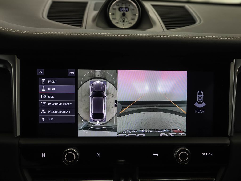 Thumbnail: 2023 Porsche Macan - 18