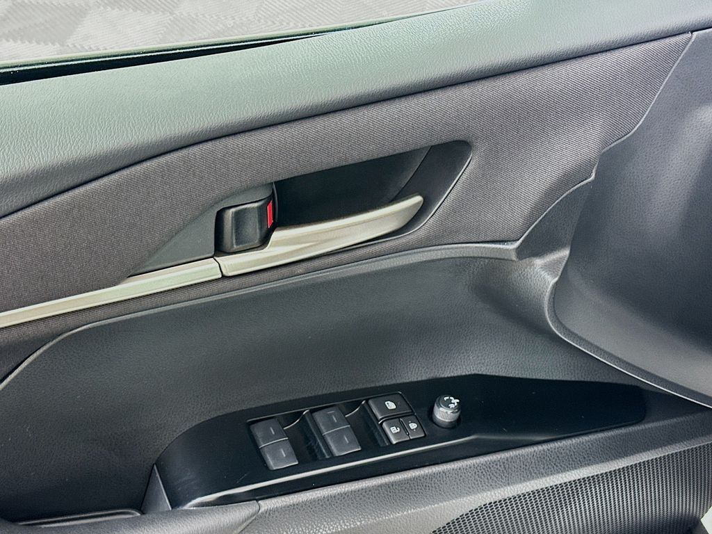 2025 Toyota Camry LE 17