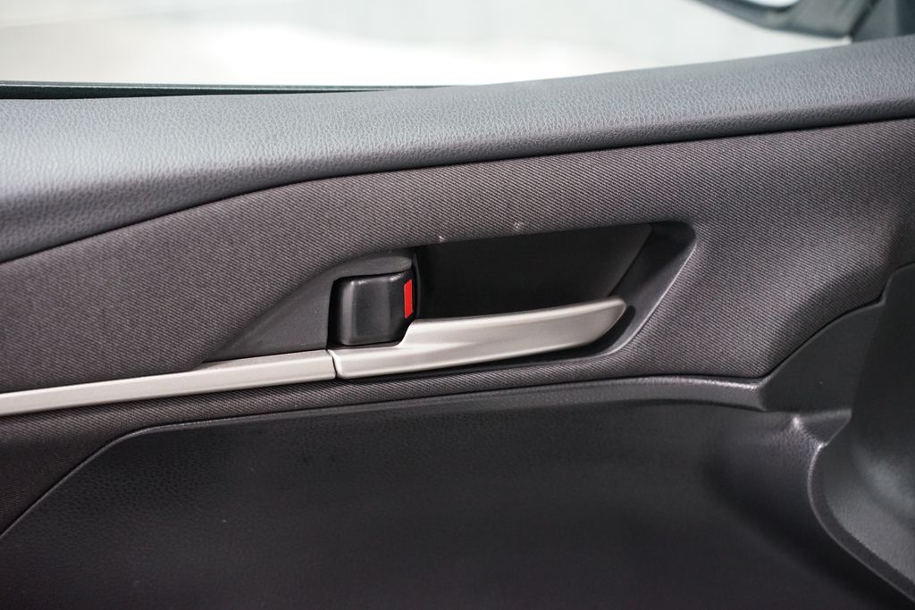 Thumbnail: 2025 Toyota Camry - 32