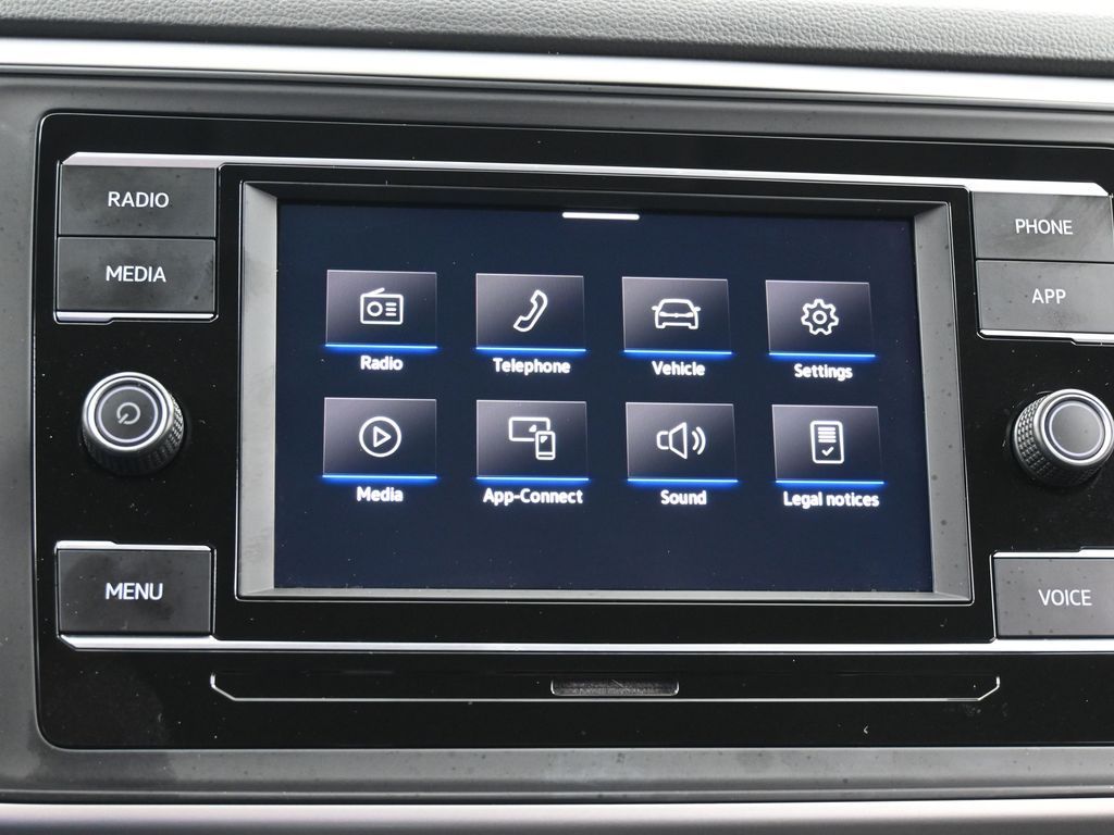 Used 2022 Deep Black Volkswagen 2.0T SE image 21