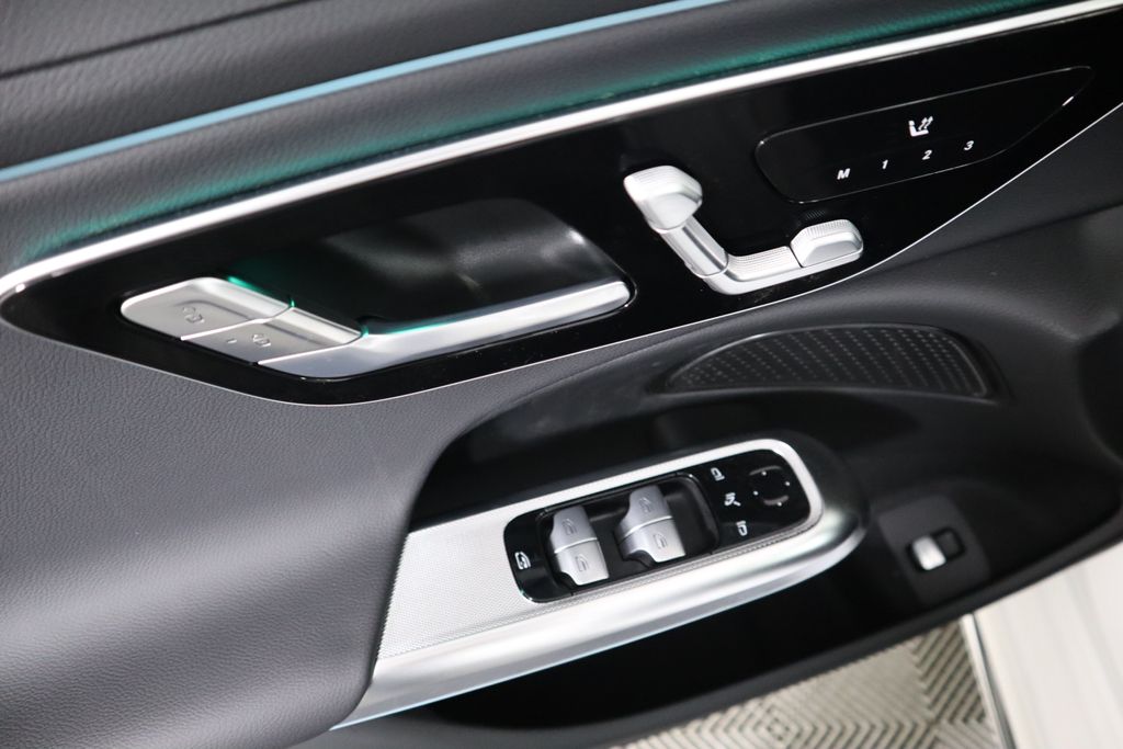 Thumbnail: 2025 Mercedes-Benz E-Class - 24