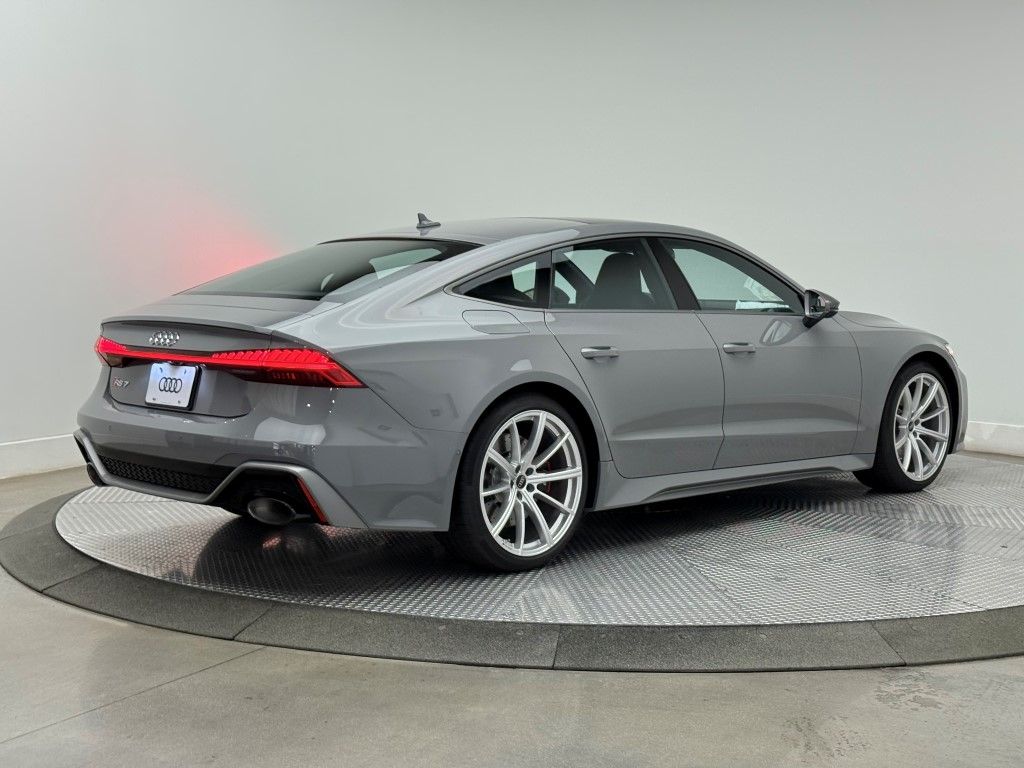Thumbnail: 2026 Audi RS 7 - 17