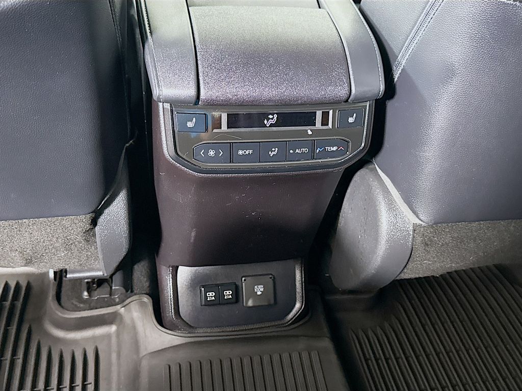 Thumbnail: 2020 Toyota Highlander - 25