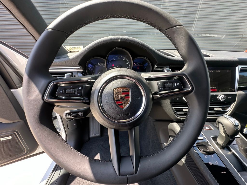 2024 Porsche Macan  16