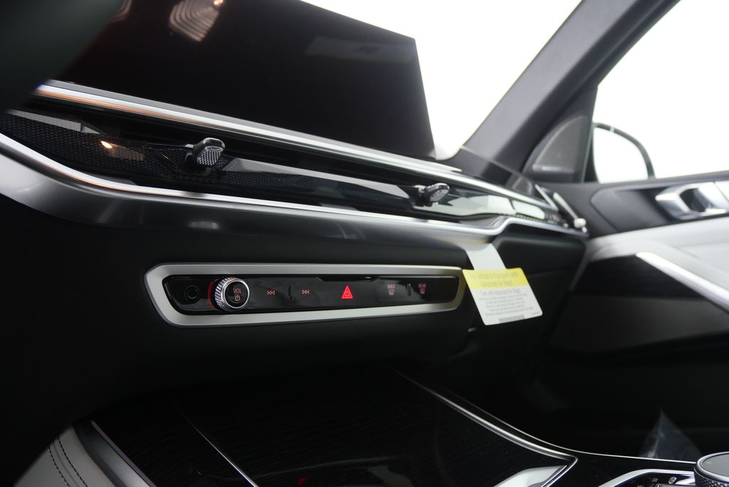 Thumbnail: 2026 BMW X5 - 21