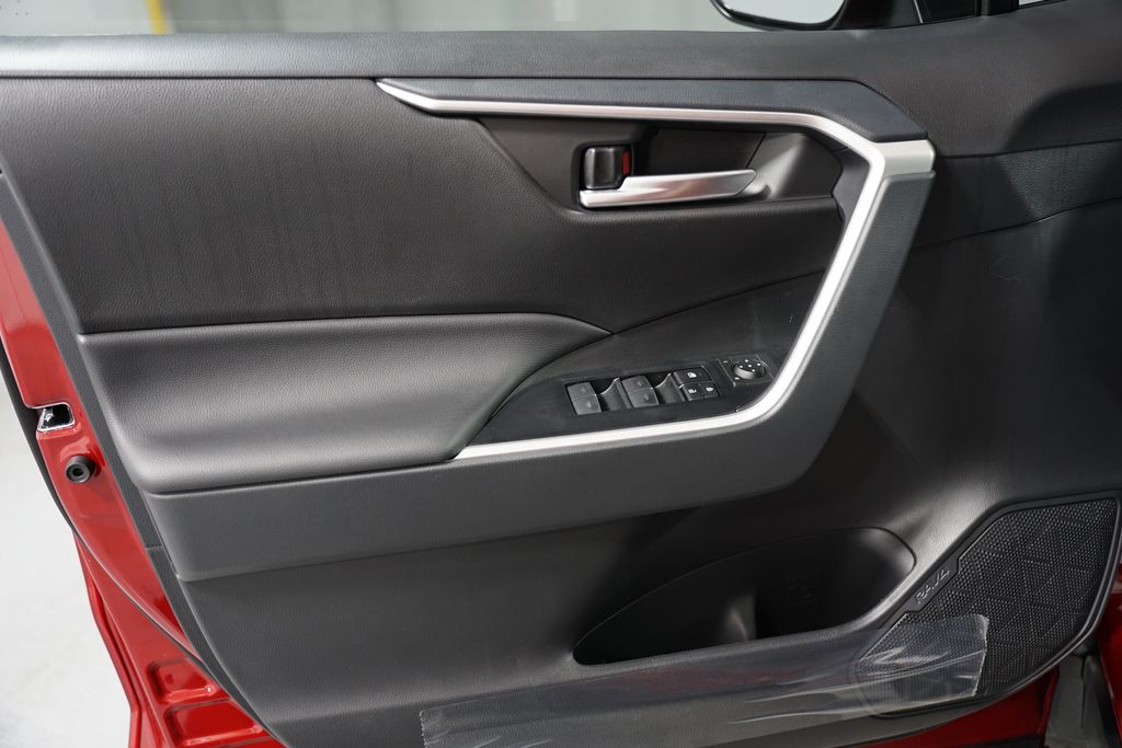 2025 Toyota RAV4 XLE 30