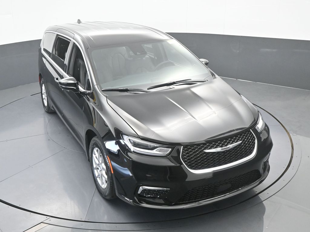 New 2026 Diamond Black Crystal Pearlcoat Chrysler Select image 55