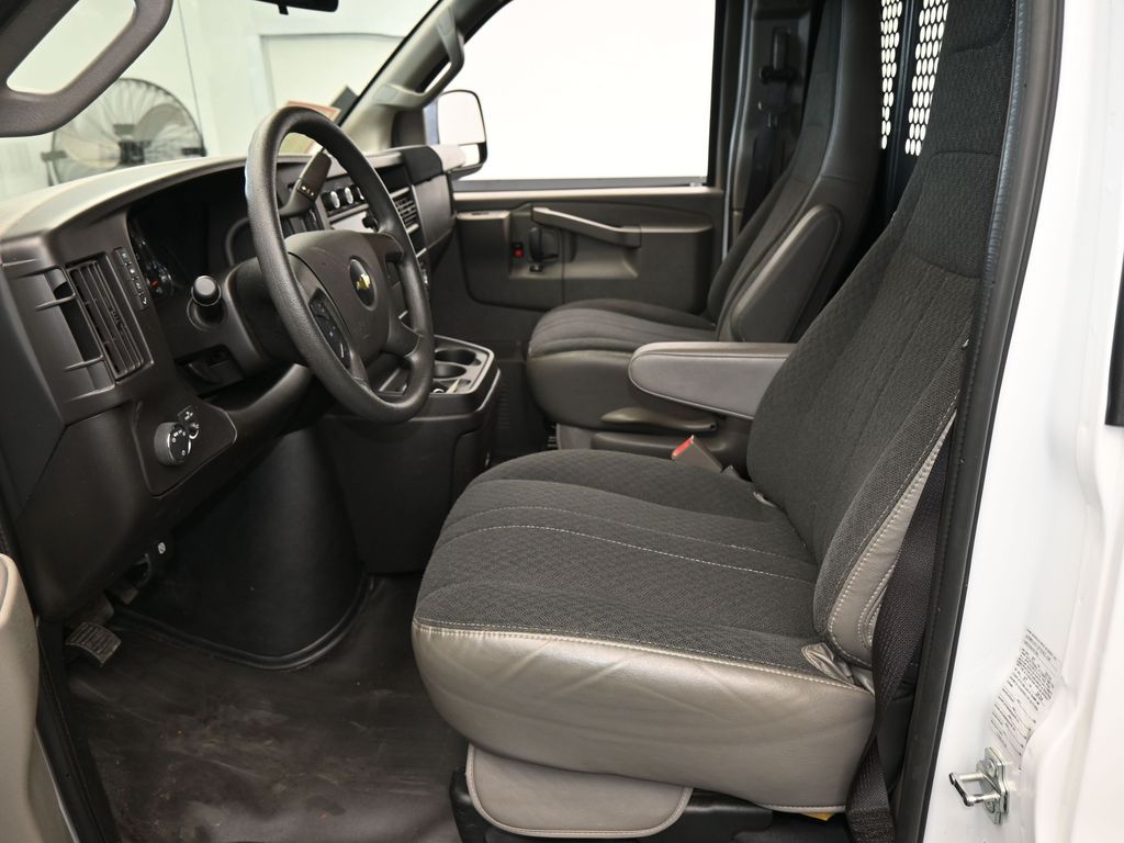 Used 2024 Summit White Chevrolet Work Van image 11