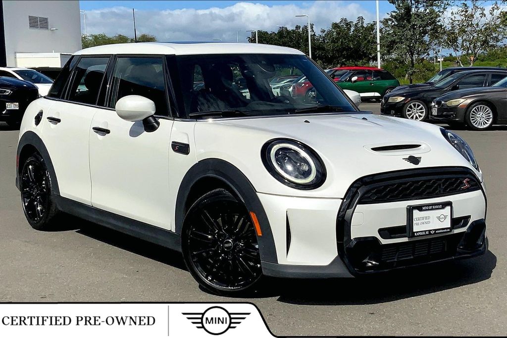 White Metallic 2023 MINI Cooper S 4-Door Hatchback FWD Hatchback Front-Wheel Drive 7-Speed Automatic