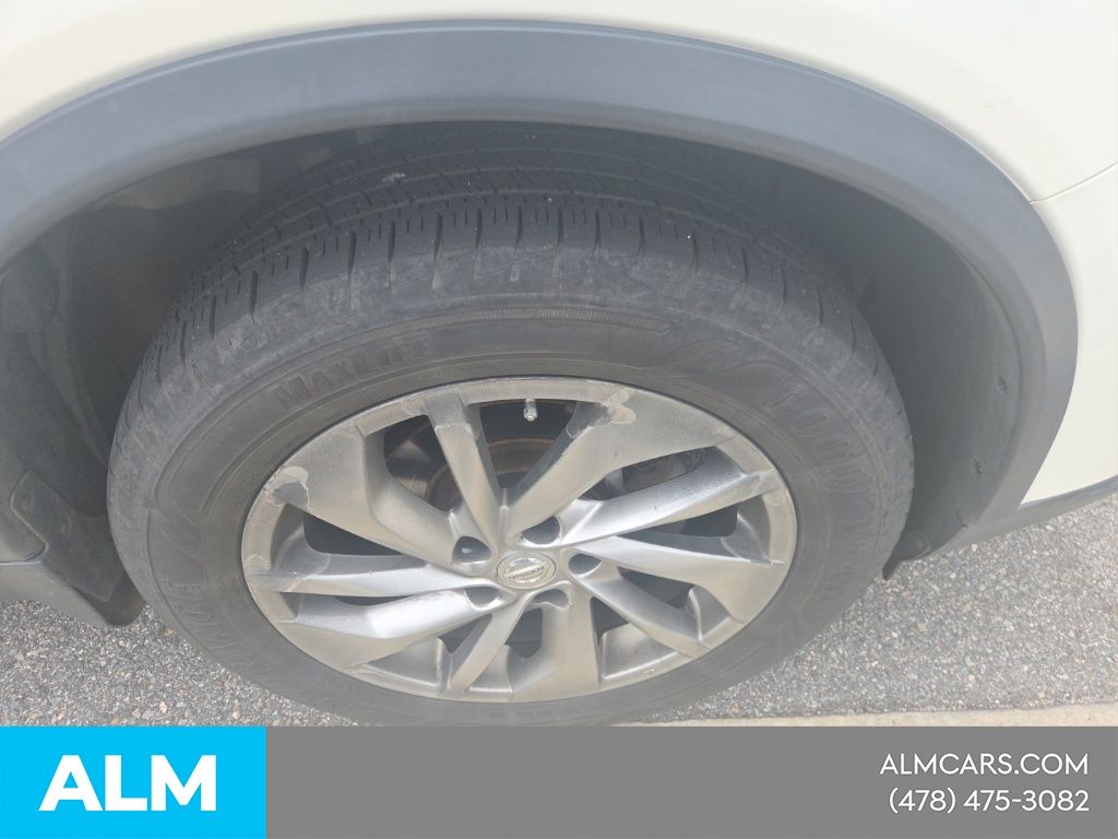 Used 2015 White Nissan SL image 20