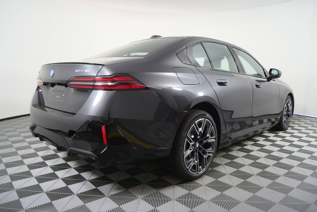 Thumbnail: 2026 BMW i5 - 3