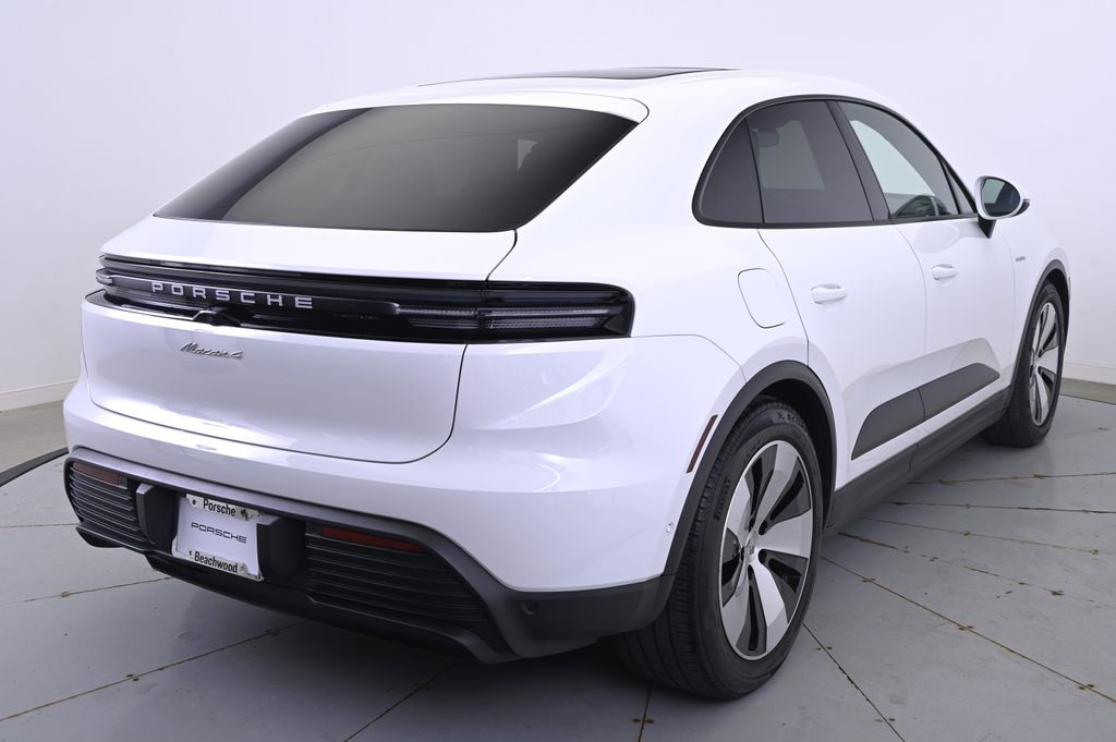 Thumbnail: 2024 Porsche Macan - 7