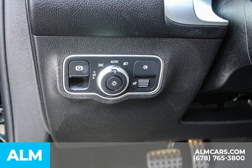 Used 2024 Black Mercedes-Benz GLB 250 image 31