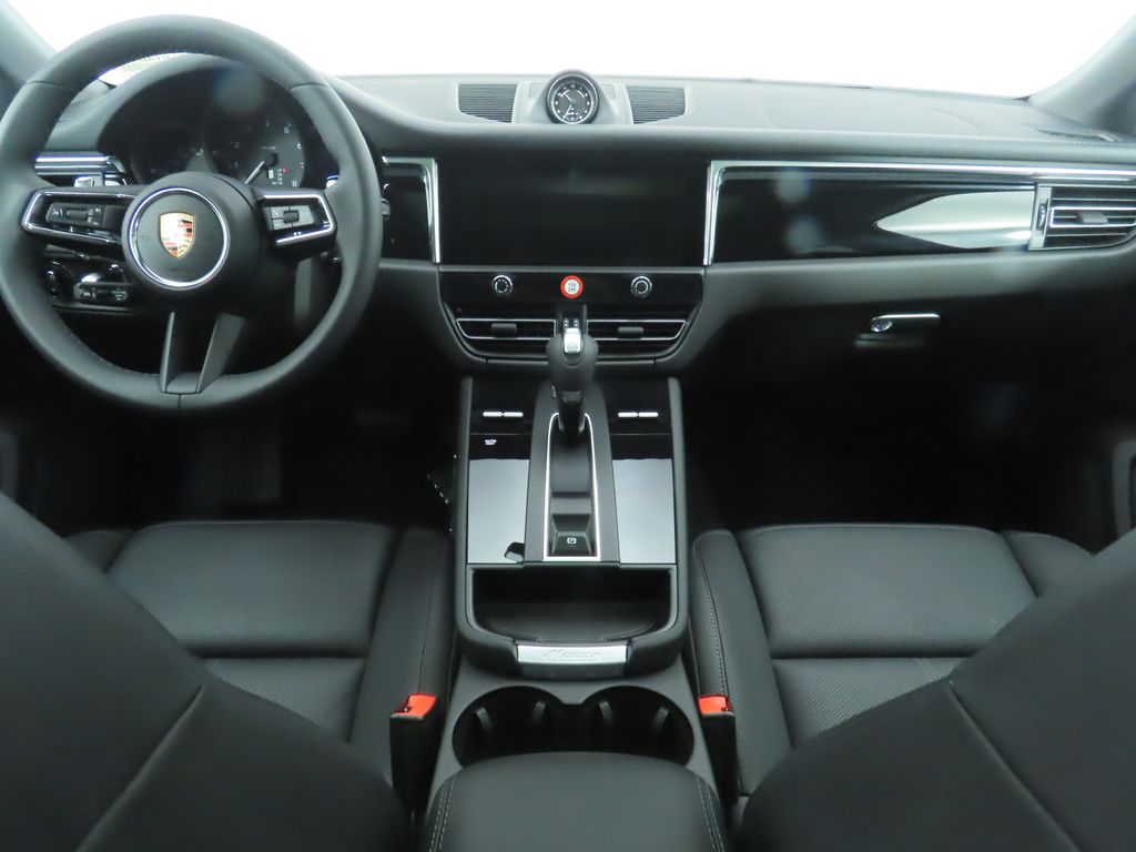 Thumbnail: 2025 Porsche Macan - 16