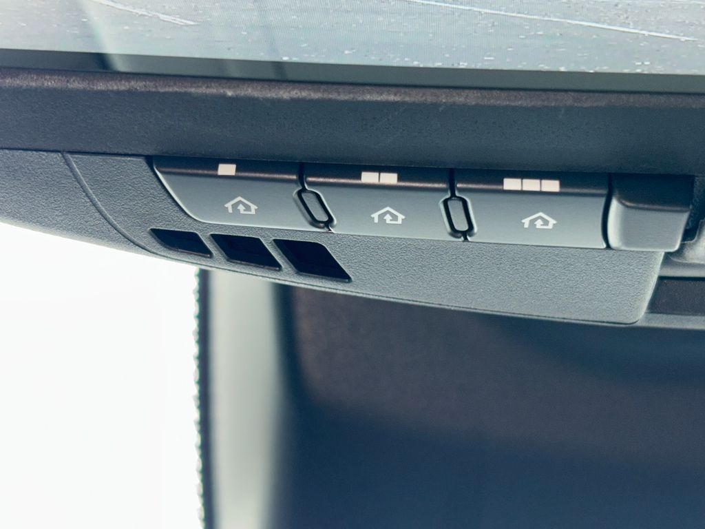 Thumbnail: 2022 Toyota RAV4 - 20