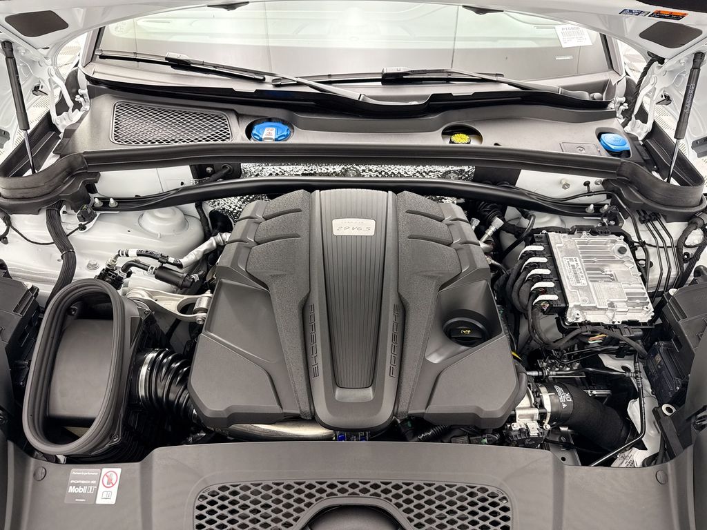 Thumbnail: 2026 Porsche Macan - 30