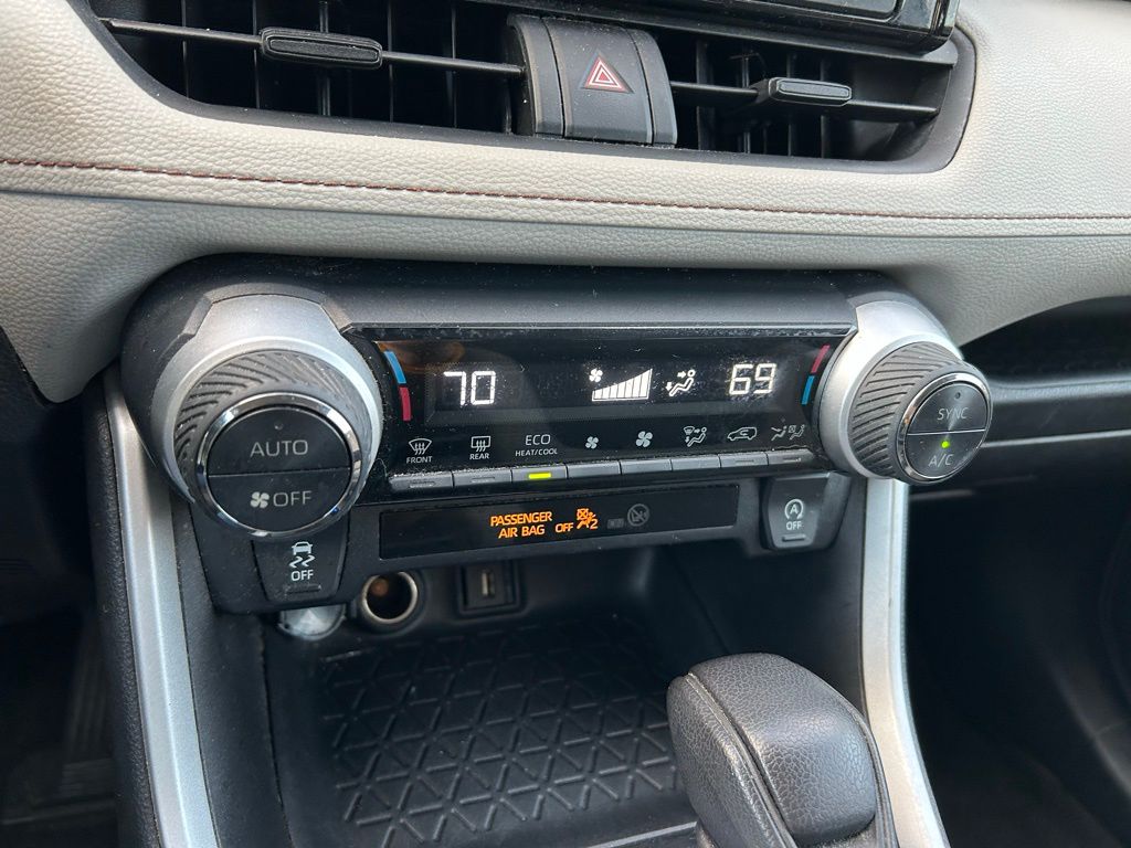 Thumbnail: 2021 Toyota RAV4 - 26