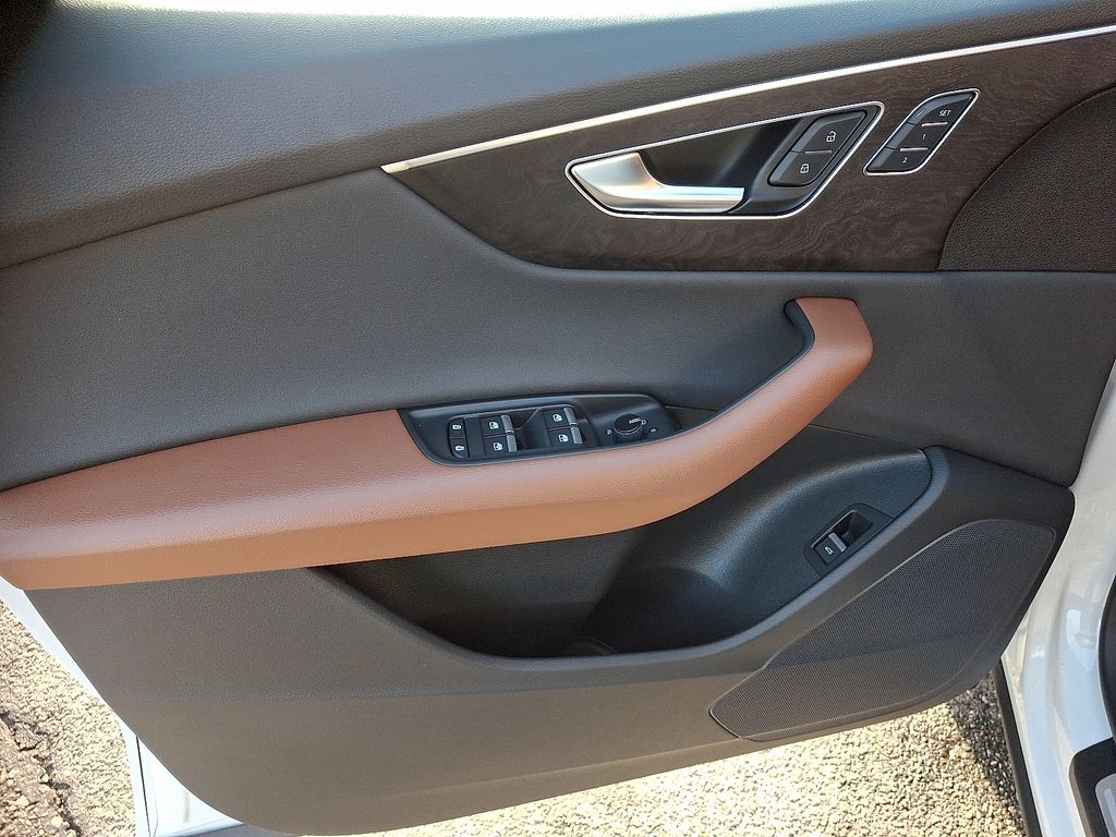 Thumbnail: 2022 Audi Q8 - 13