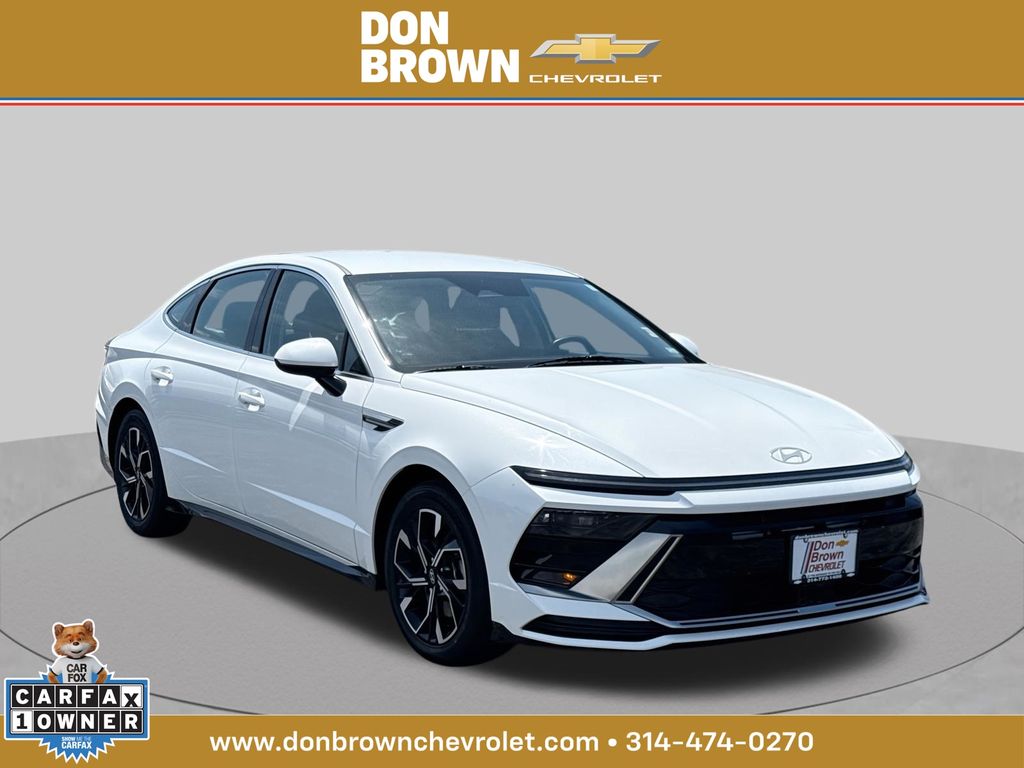 Serenity White 2025 Hyundai Sonata Sedan Front-Wheel Drive 8-Speed Automatic