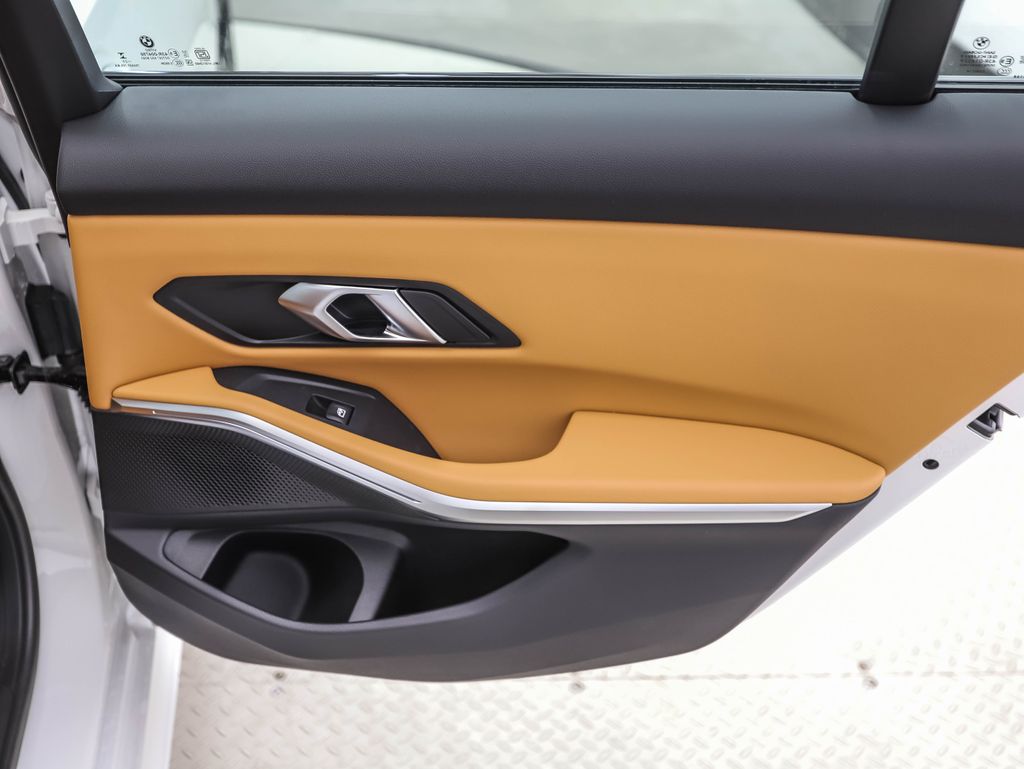 Thumbnail: 2025 BMW 3 Series - 25