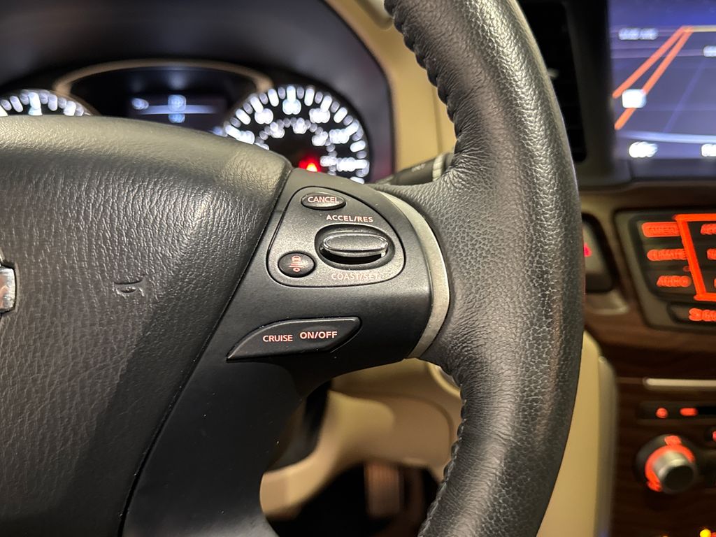 Certified Used 2018 White Nissan Platinum image 24