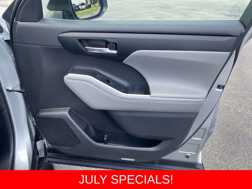 Used 2023 Toyota Highlander SUV