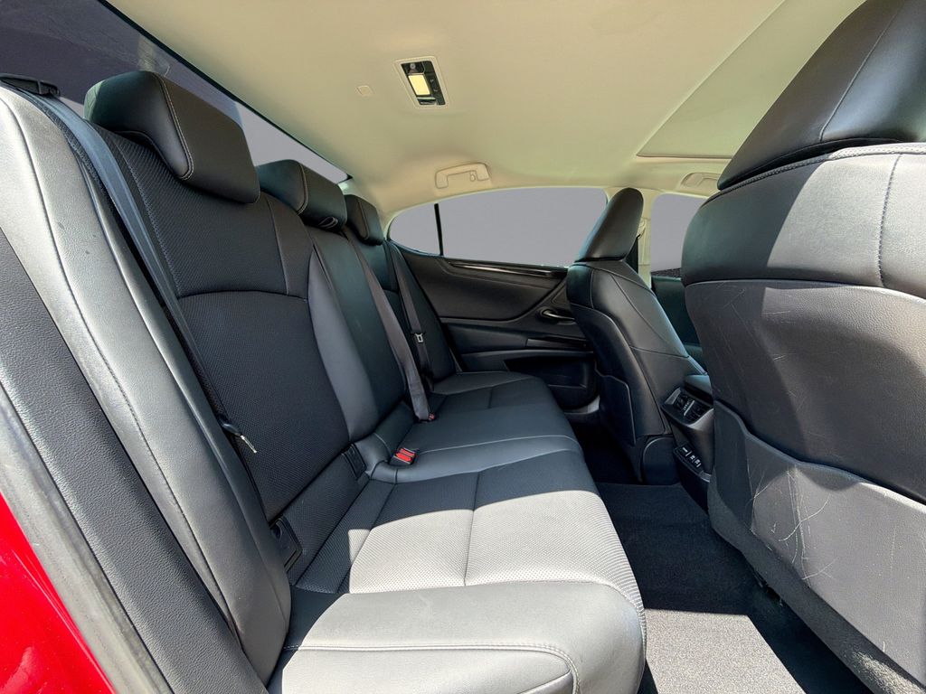 Thumbnail: 2019 Lexus ES - 17