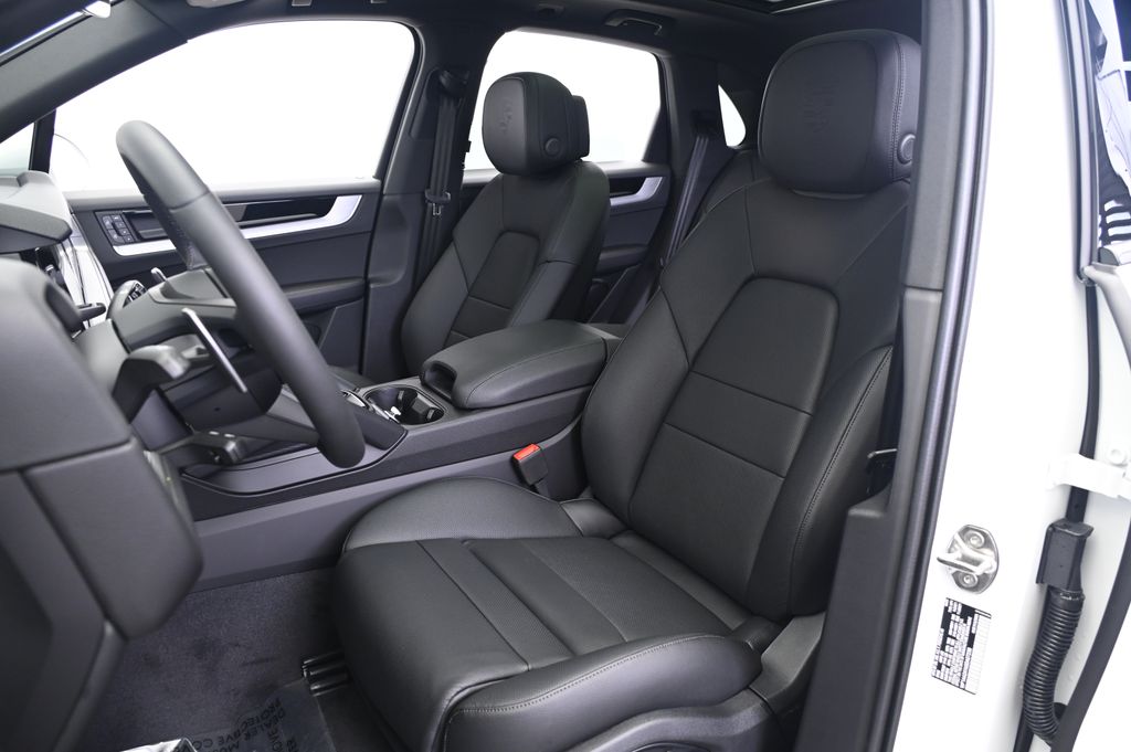 Thumbnail: 2025 Porsche Cayenne - 30