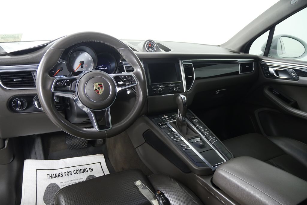 Thumbnail: 2016 Porsche Macan - 20