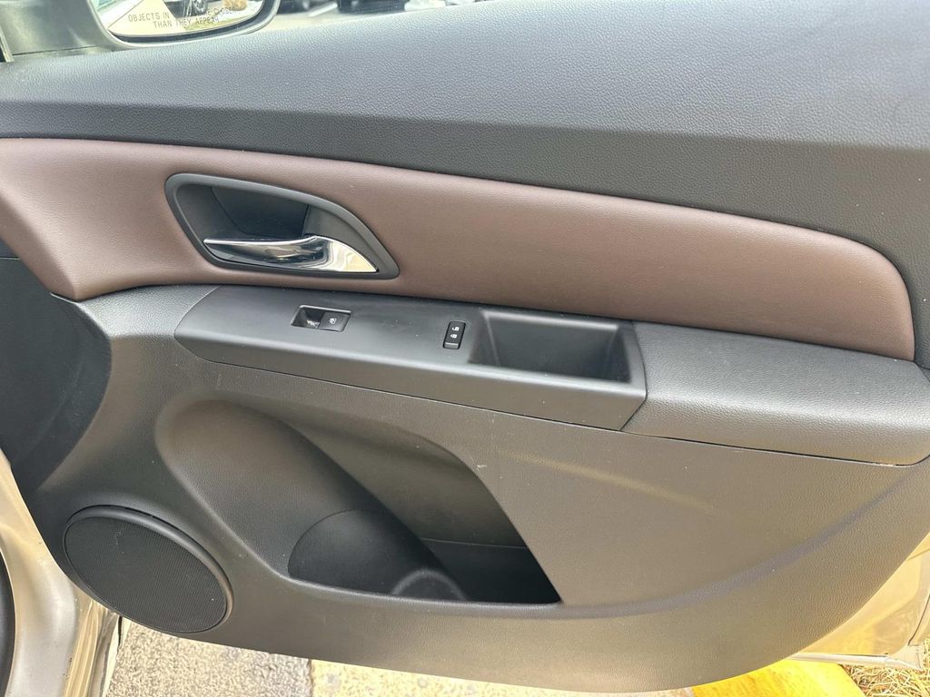 Thumbnail: 2016 Chevrolet Cruze - 19