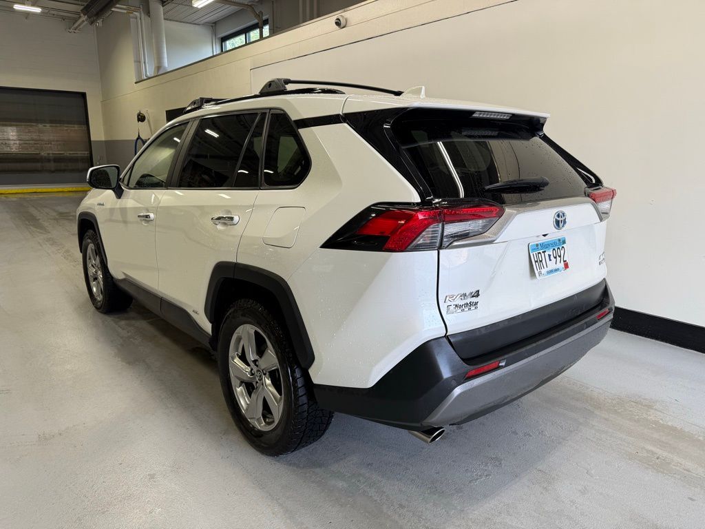 Thumbnail: 2019 Toyota RAV4 - 3