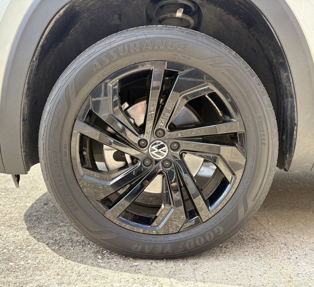 2023 Volkswagen Atlas Cross Sport 2.0T SE w/Technology White at Bayway Cadillac of The Woodlands