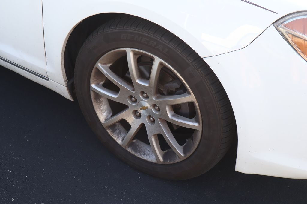 Thumbnail: 2012 Chevrolet Malibu - 5