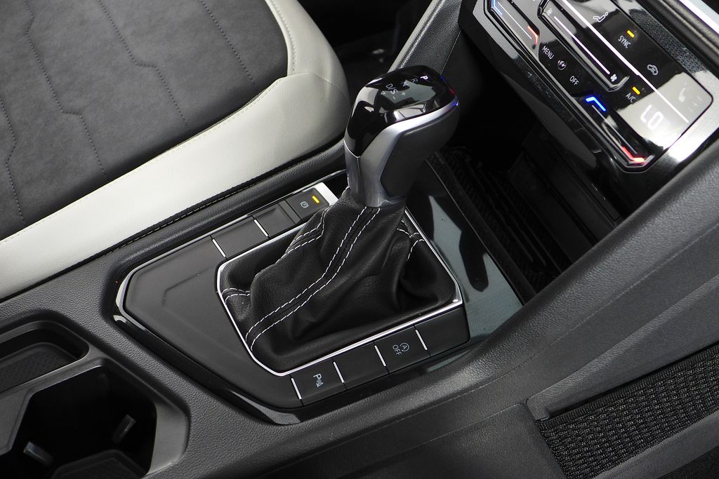 Thumbnail: 2025 Volkswagen Taos - 15