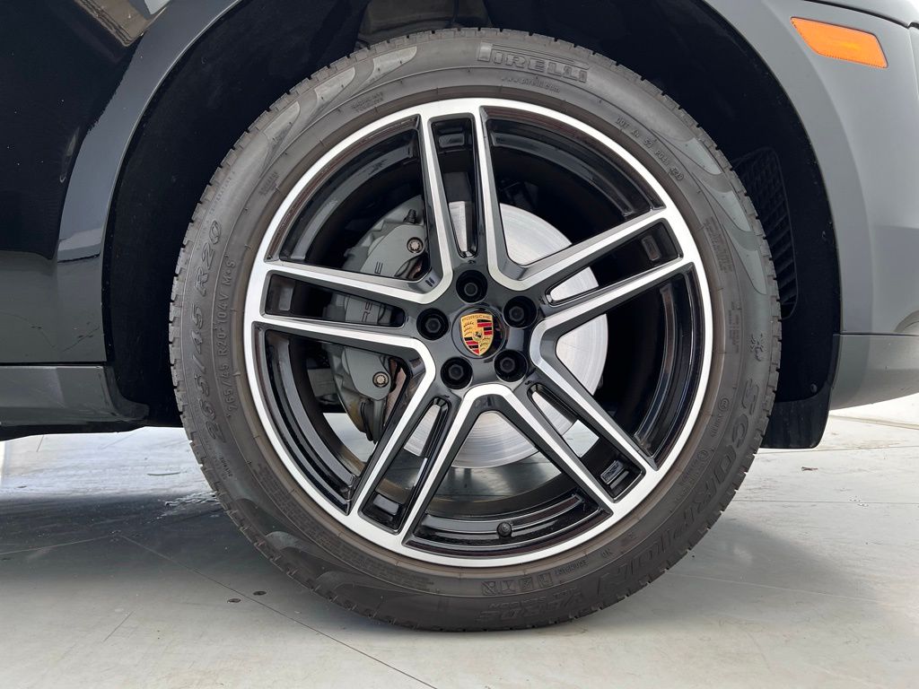 Thumbnail: 2020 Porsche Macan - 27