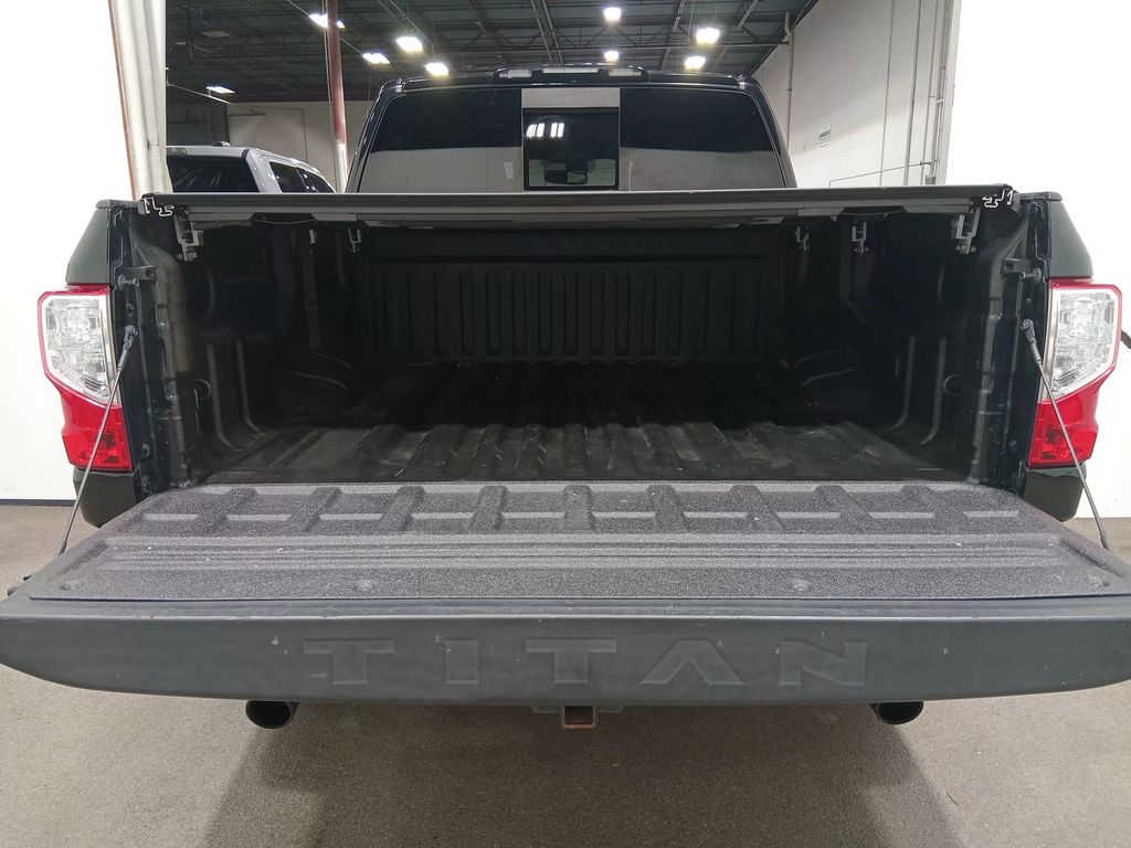 2018 Nissan TITAN SV