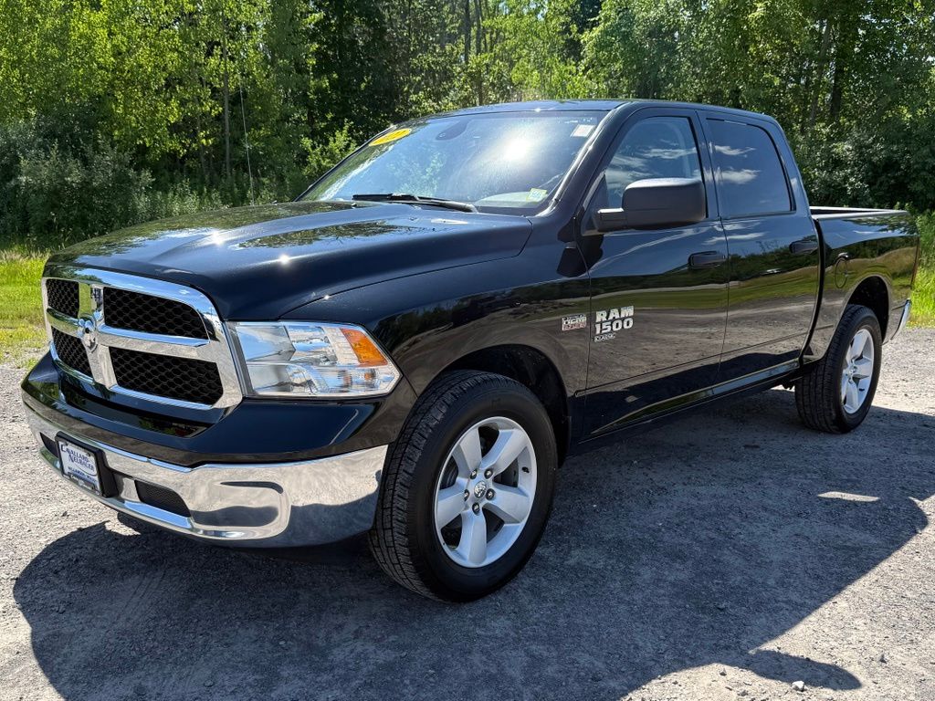 Diamond Black Crystal Pearlcoat 2022 RAM 1500 Pickup Truck Four-Wheel Drive 8-Speed Automatic
