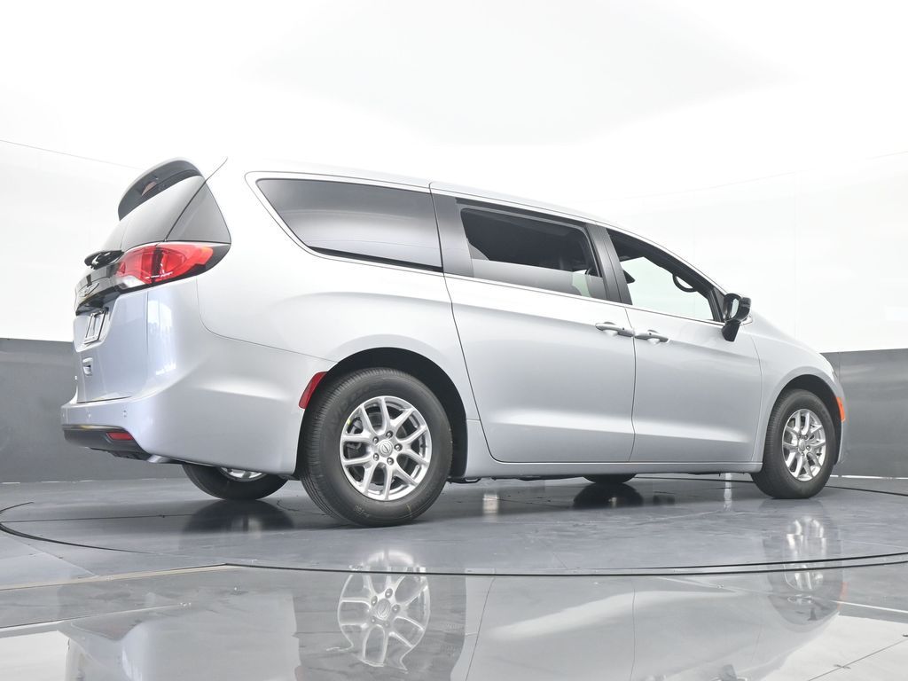 New 2026 Silver Mist Clearcoat Chrysler LX image 57