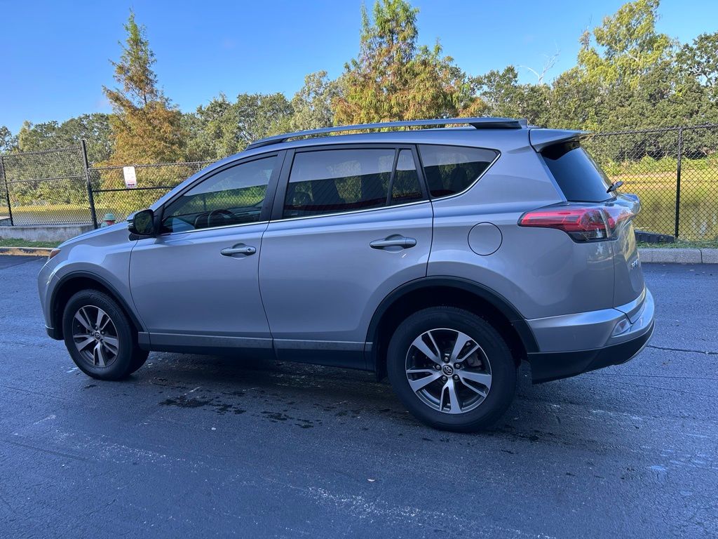 Thumbnail: 2018 Toyota RAV4 - 3