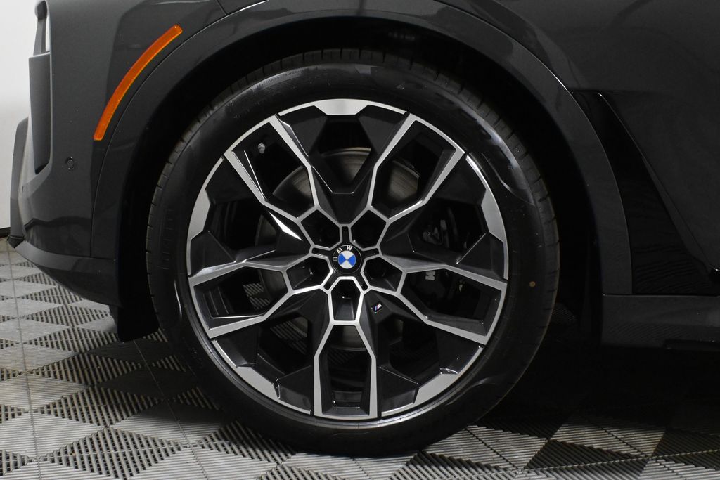 Thumbnail: 2026 BMW X7 - 12