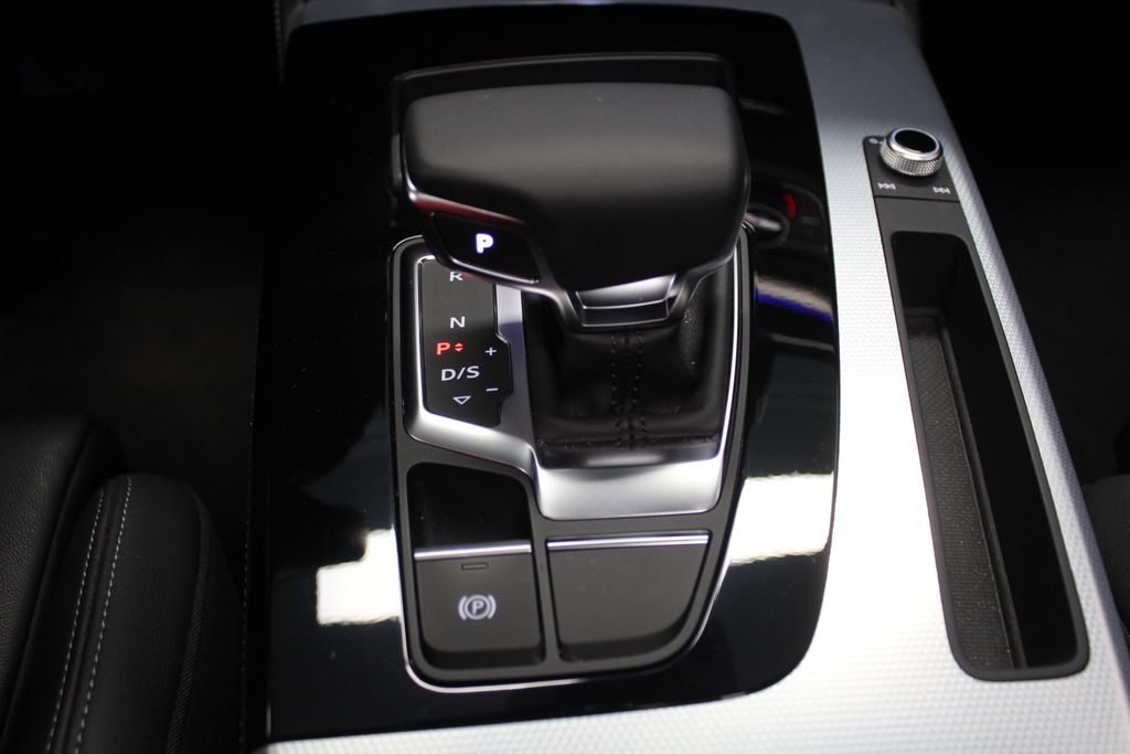 Thumbnail: 2025 Audi Q5 - 15