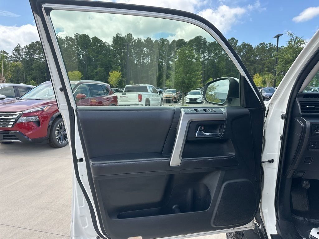 2016 Super White Toyota 4Runner SR5 RWD SUV