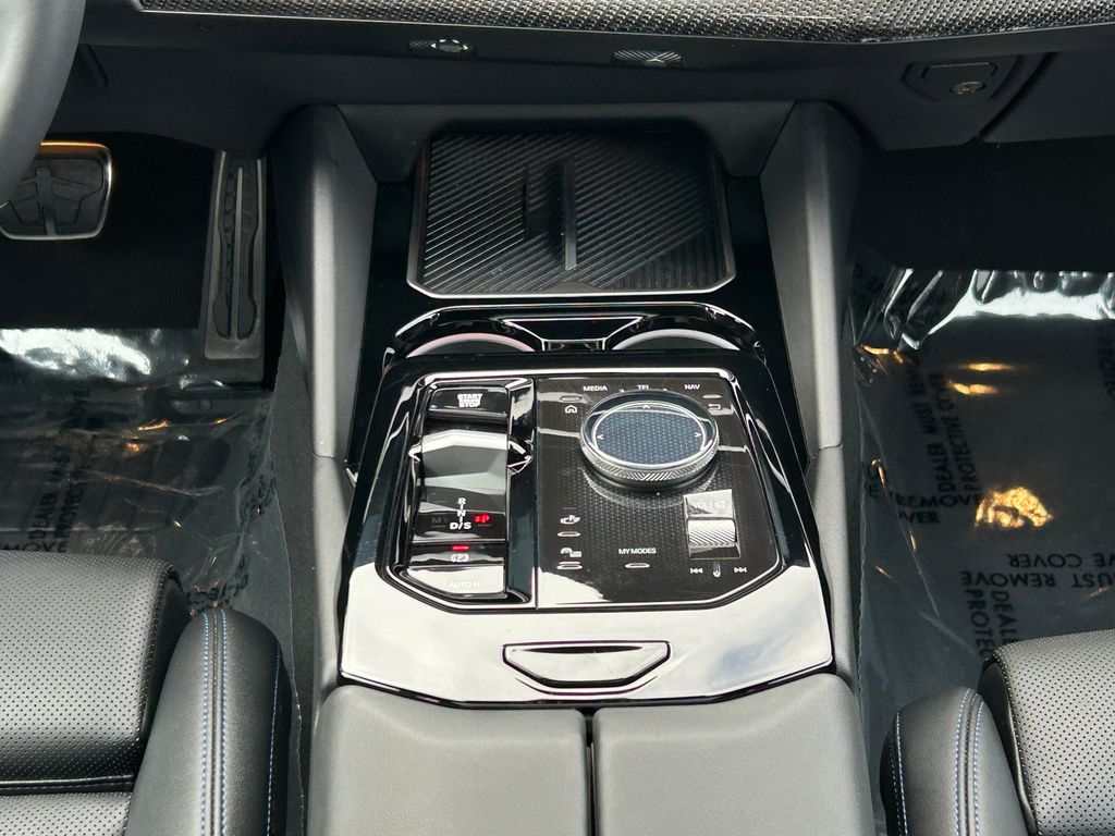 Thumbnail: 2026 BMW 5 Series - 27