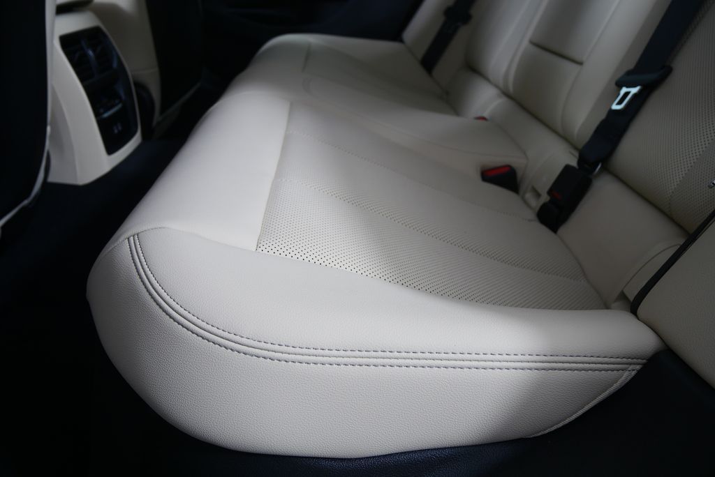 2025 BMW 3 Series 330i 14